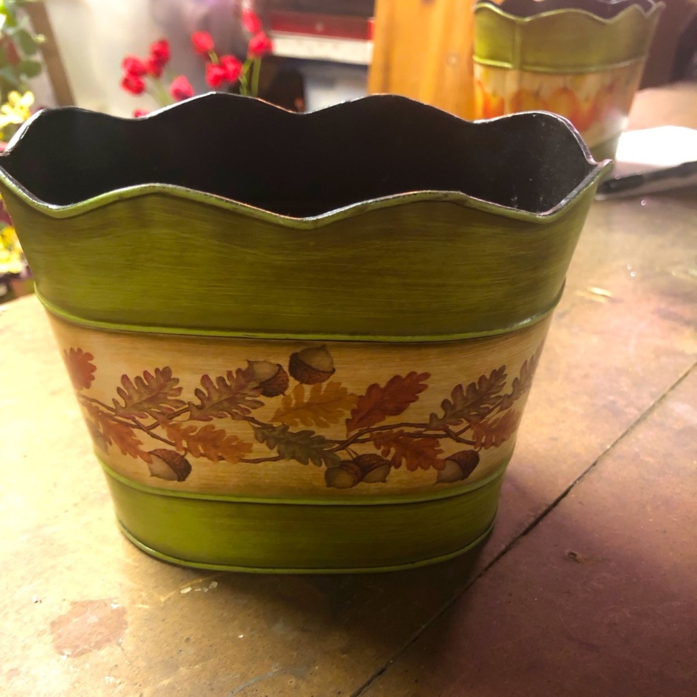 Cute fall acorn tin🍂
